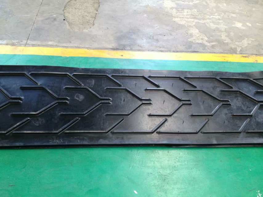 <b>花紋輸送帶的特點和用（yòng）途（tú）</b>